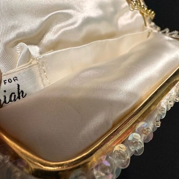 This gorgeous handmade Vintage Purse! It is beaded and has a nice weight to it. - Picture 4 of 5